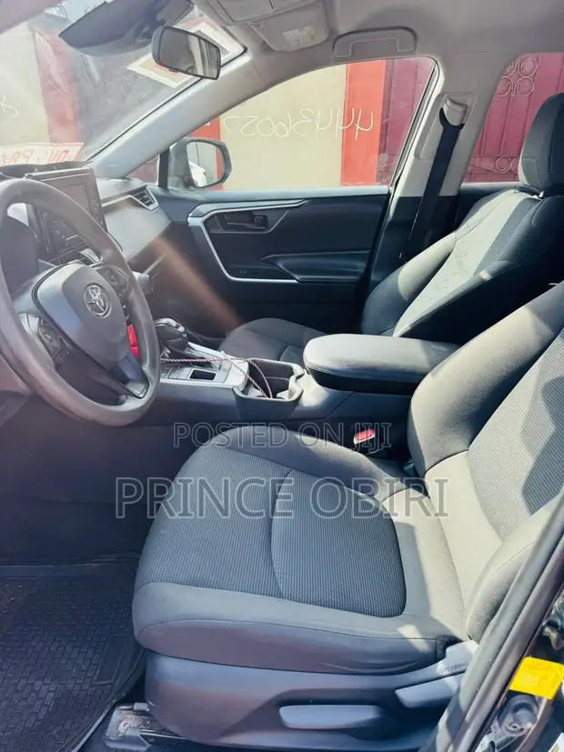 Toyota RAV4 LE 2022 Black - 1