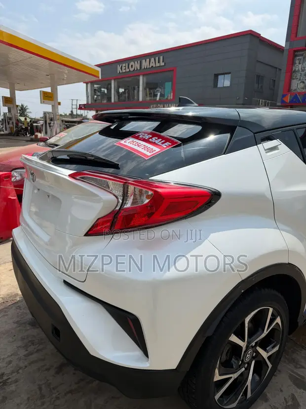 2018 Toyota C-HR XLE Premium FWD - 1