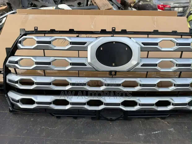 Toyota Tundra 2022 Grille (Silver) - 1