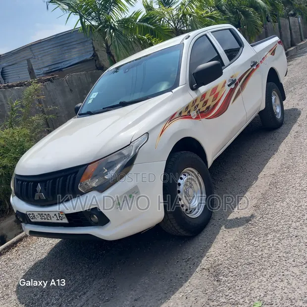 Mitsubishi L200 2015 White - 1