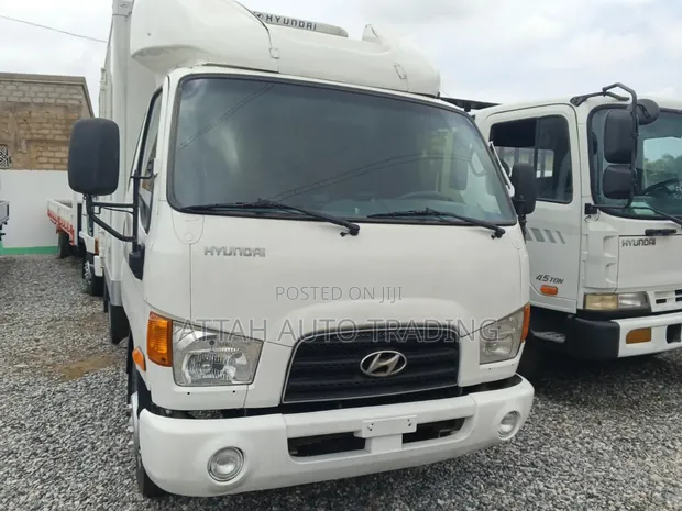 Hyundai HD120 4WD Refrigerator Truck - 1