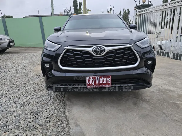 Toyota Highlander LE 2021 Black - 1