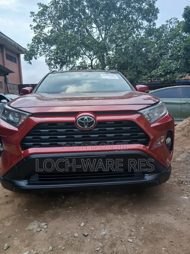 2019 Toyota RAV4 XLE FWD SUV - 1