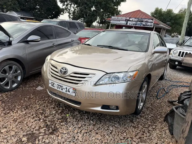 Toyota Camry 2011 Gold - 1