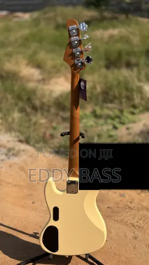 Luxars Active 4-String Bass Guitar