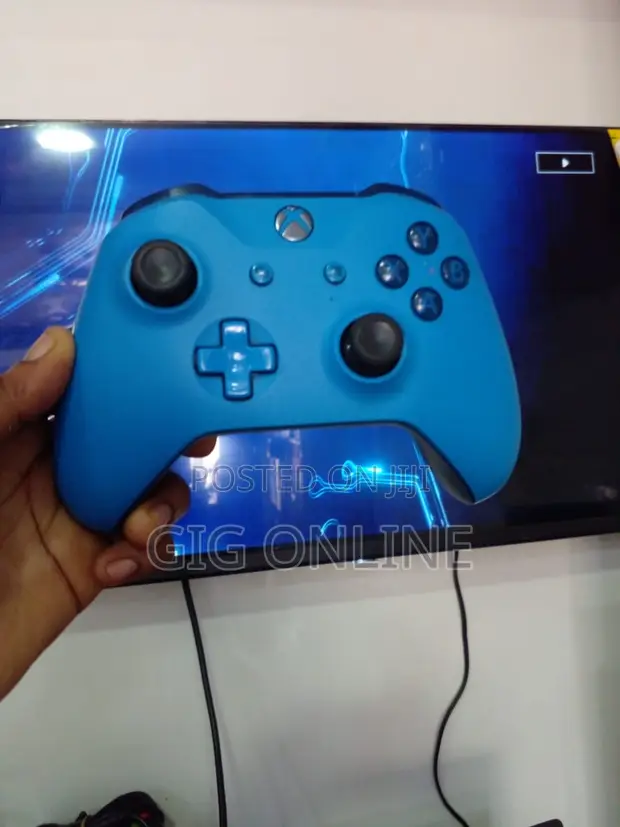 Used Xbox One S Gaming Controller - 1