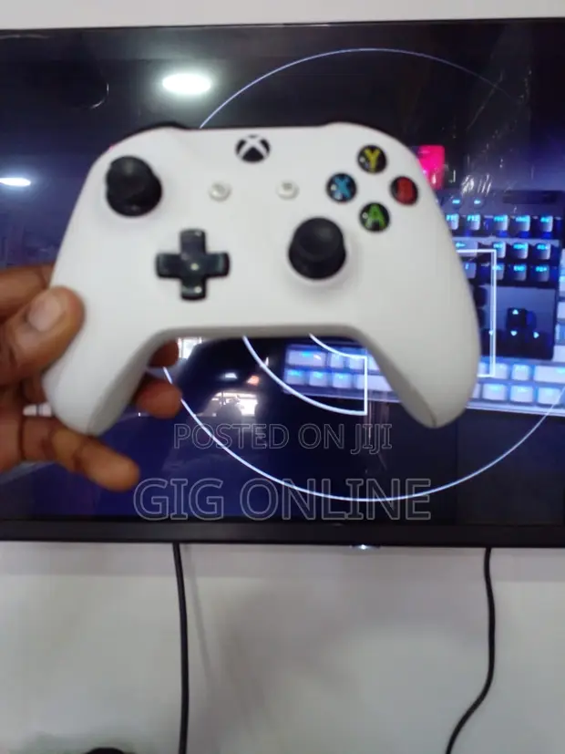 UK Used Xbox One S Controller - 1