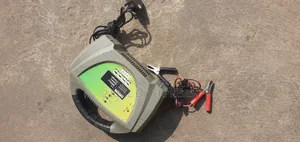 Halfords 12V Car Battery Charger (Over 1800cc)