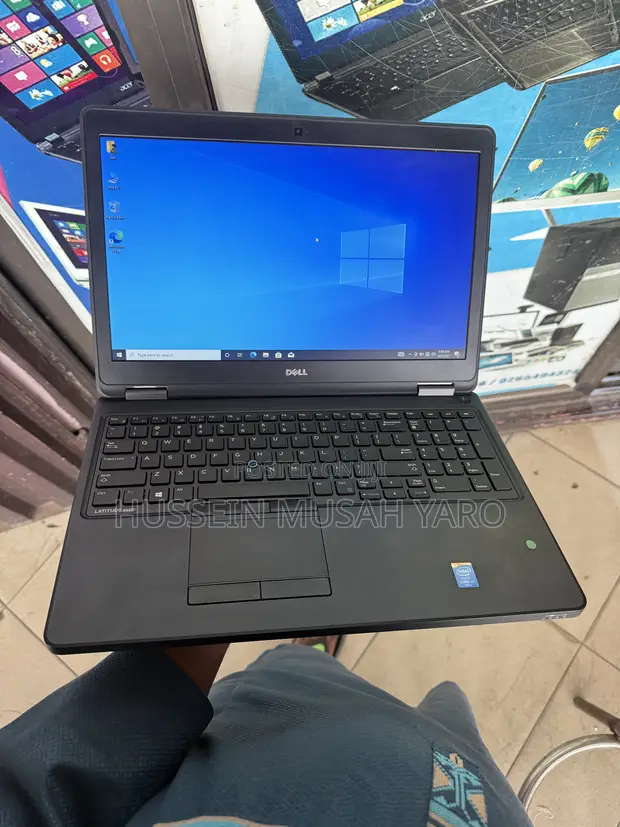 Dell Latitude E5550 Laptop - 1