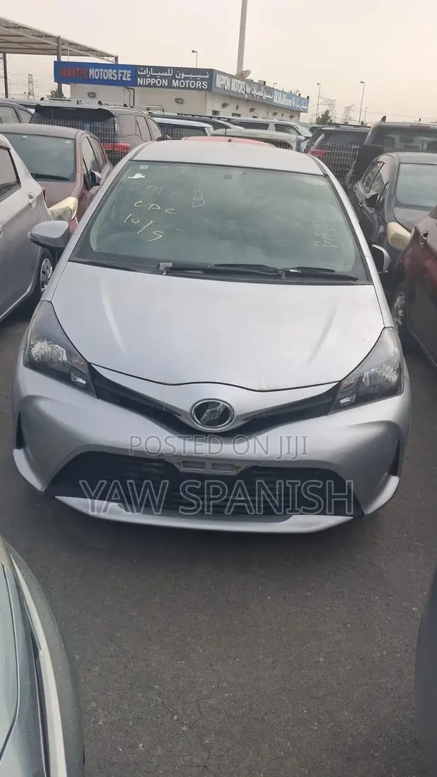 Toyota Vitz 1.3 AWD 5dr 2015 Silver - 1