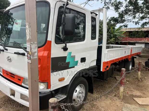 Hyundai 4.5 Ton Pantech Truck - 1