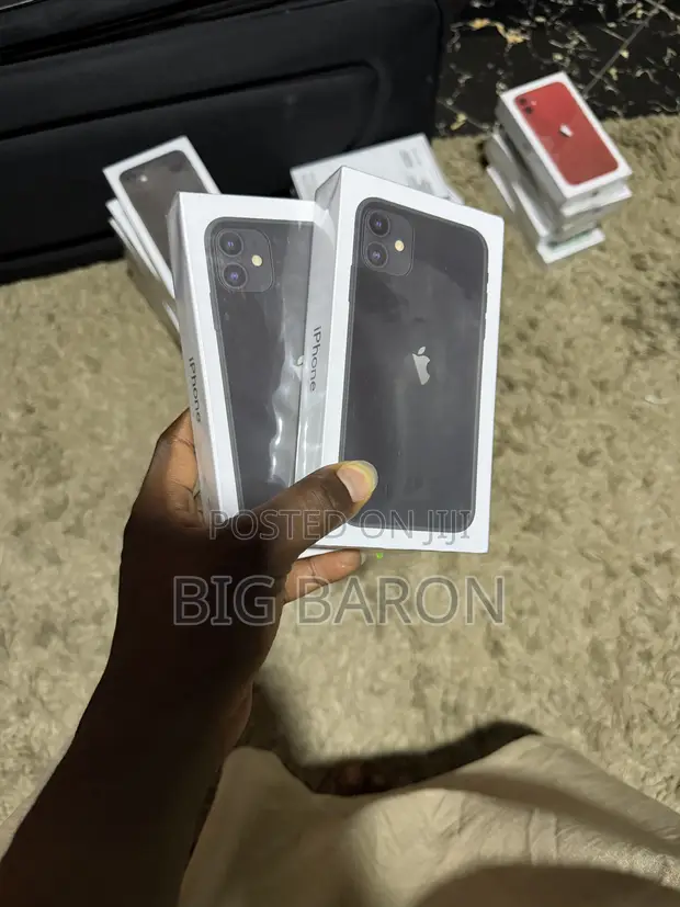 Apple iPhone 11 64GB Black (UK Used) - 1
