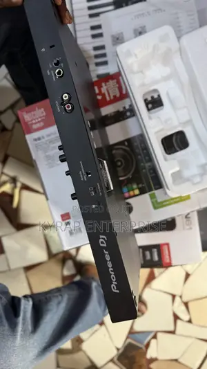Pioneer DDJ-FLX4 DJ Controller