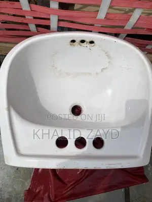 White Ceramic Wall-Mounted Wash Basin