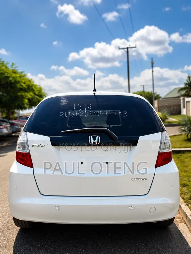 Honda Fit 2012 Automatic White - 1