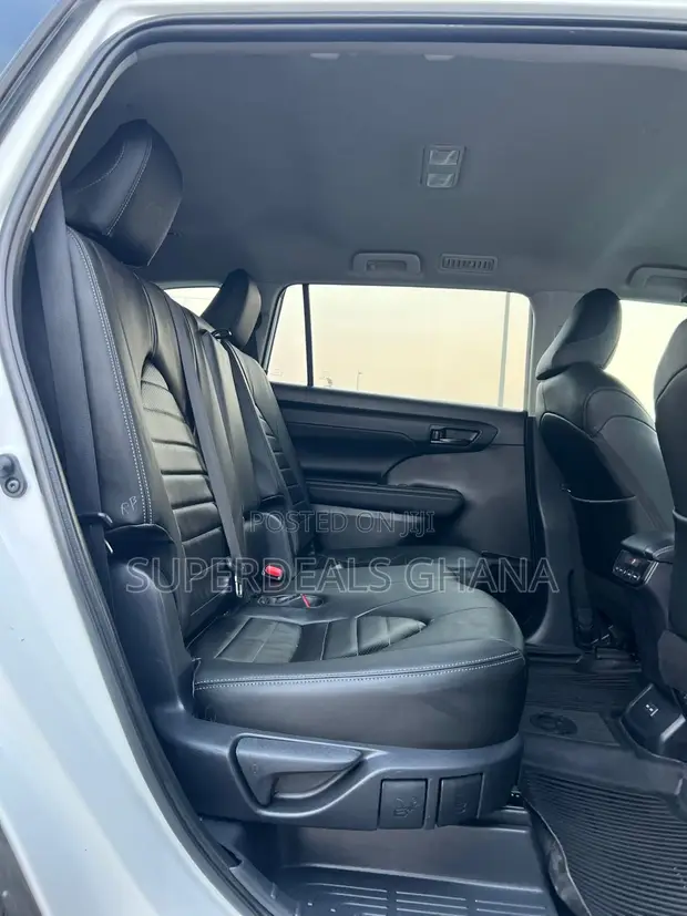 2023 Toyota Highlander LE - 1