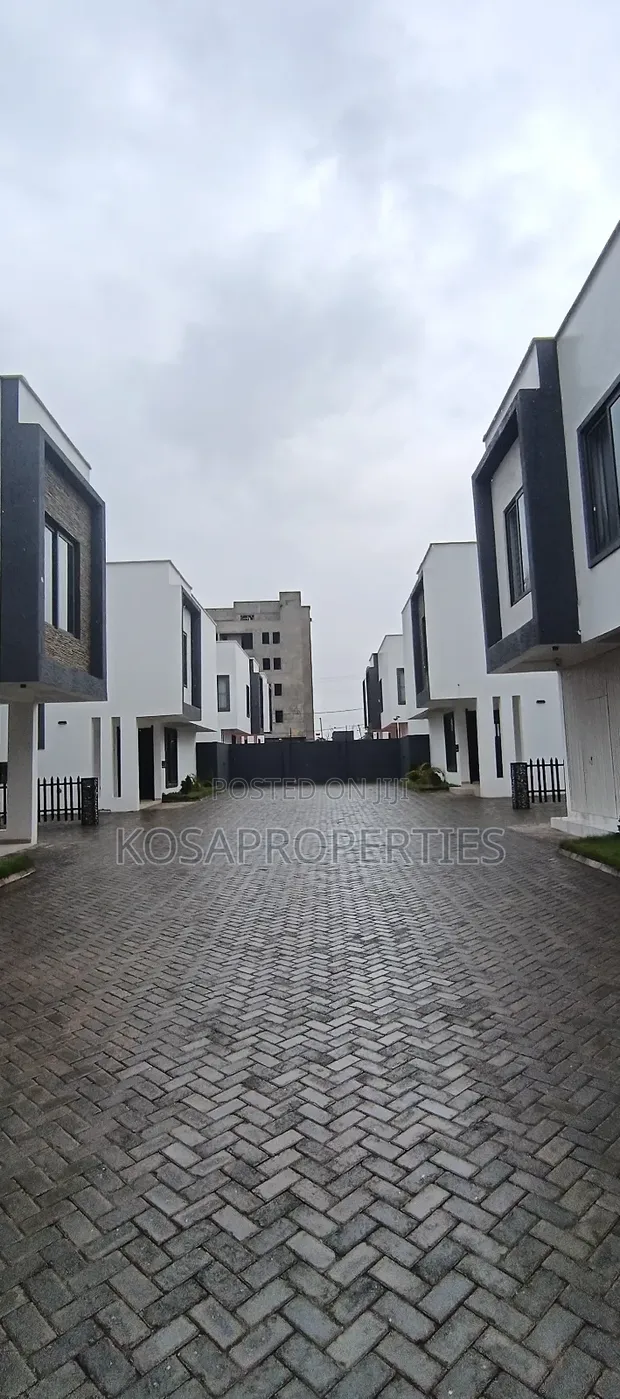 3 Bedroom Townhouse for Rent in Adjiringanor - 1