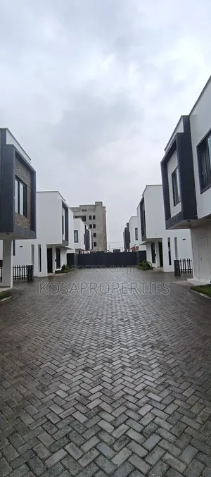 3 Bedroom Townhouse for Rent in Adjiringanor