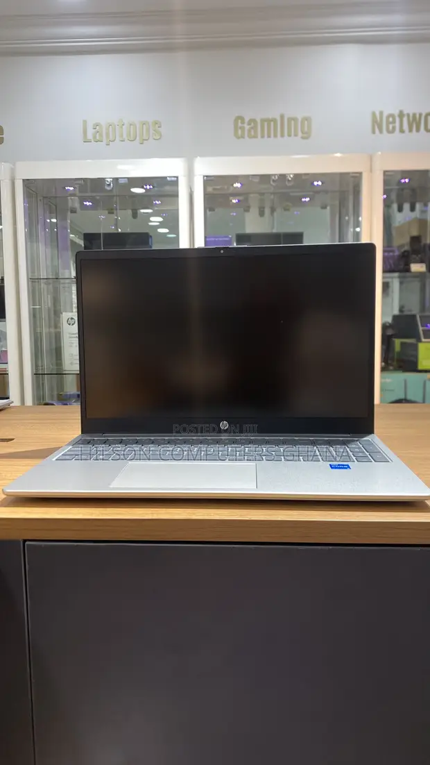 New HP 15s Laptop: Intel Core i5, 8GB RAM, 512GB SSD - 1