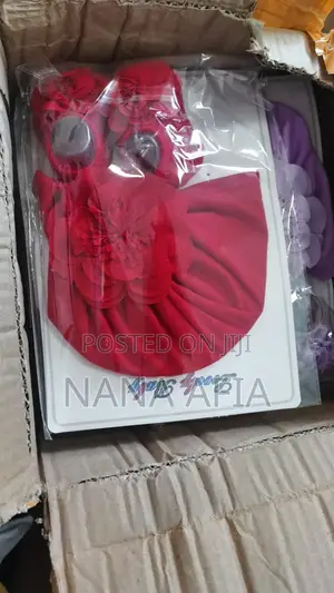 Newborn Elastic Flower Cap & Knitted Socks Set