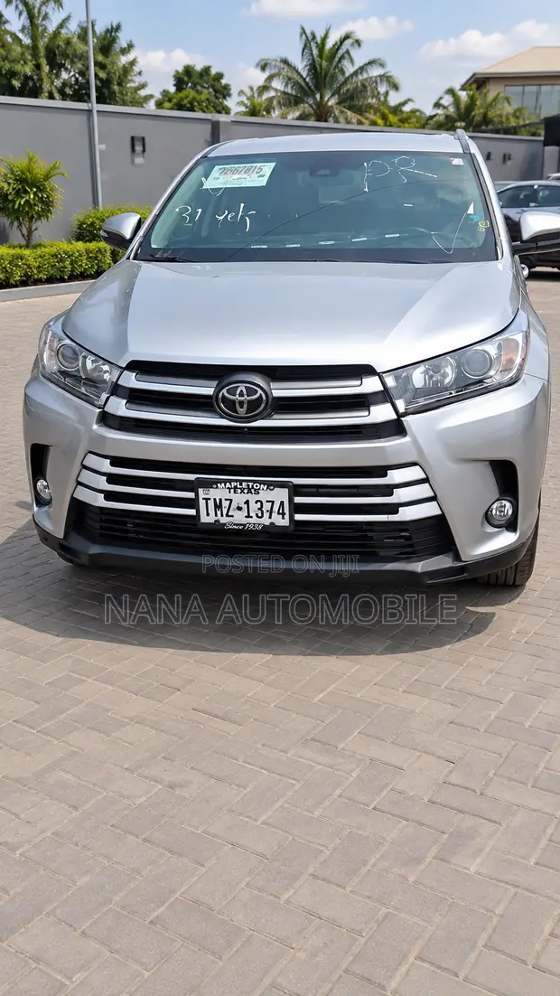 Toyota Highlander LE 4x2 2018 Silver - 1