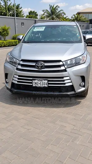 Toyota Highlander LE 4x2 2018 Silver