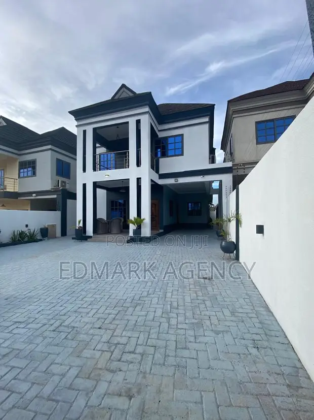 4 Bedroom House with BQ in Westlands, Accra - 1