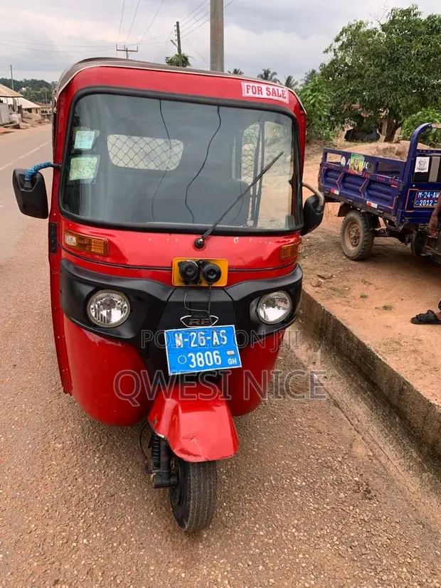 Bajaj RE 2026 Red - 1