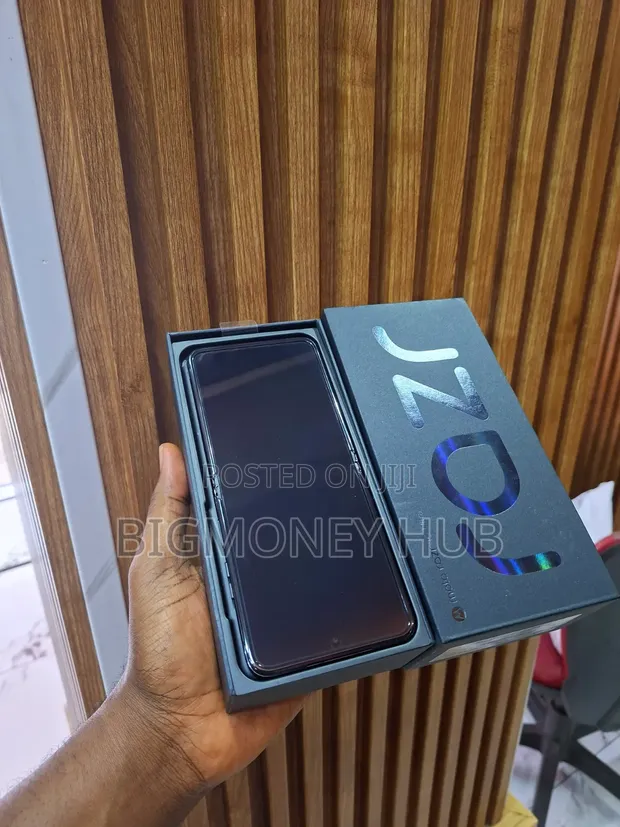 New Motorola Razr 40 Ultra 256GB Black - 1