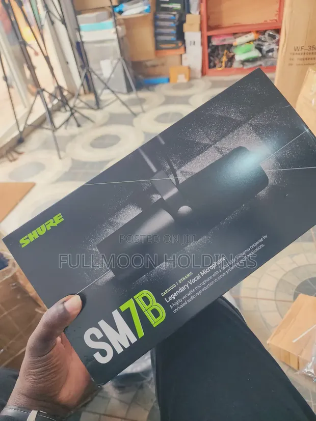 Shure SM 7B Professional Microphone - 1