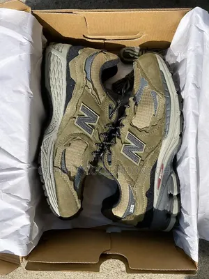 New Balance 2002R Sneakers