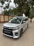 Toyota Voxy 2014 Silver - 4