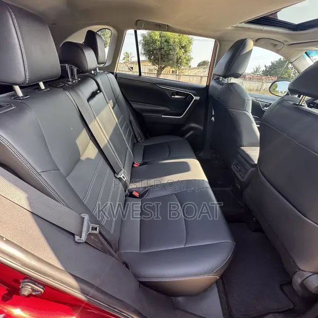Toyota RAV4 XLE Premium AWD 2023 Red - 1