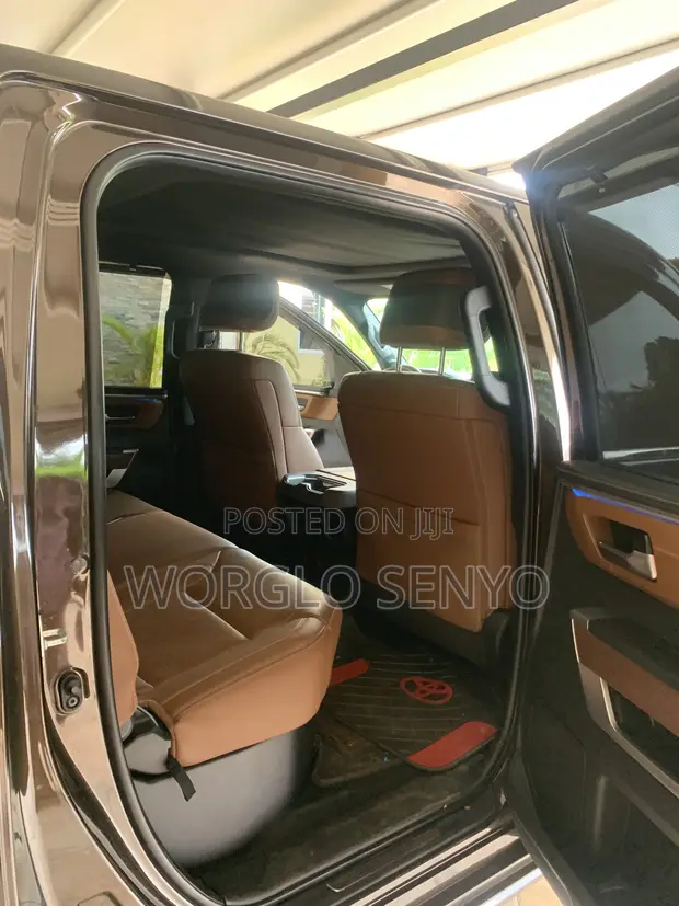 Toyota Tundra 2023 Black - 1