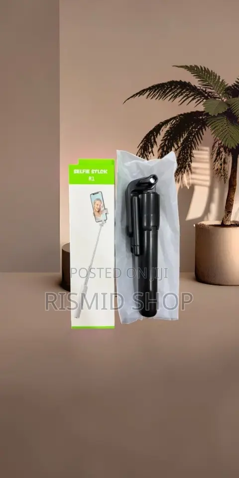 R1 Portable Extendable Selfie Vlogging Stick - 1