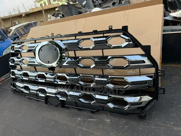 Toyota Tundra 2022 Grille - Chrome - 1