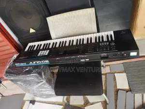 Roland Juno-DS61 Synthesizer
