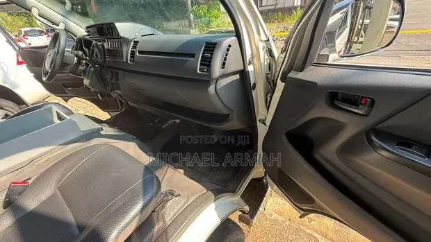 Toyota HiAce Ambulance 2014 - 1