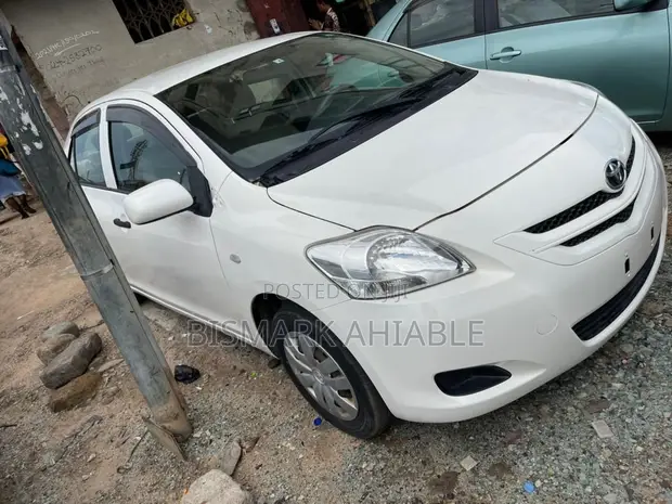 Toyota Belta 2010 White - 1