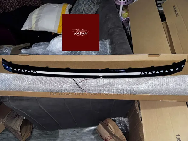 Hyundai Elantra 2023 Front Centre Grille LED - 1