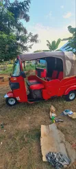 Bajaj RE 2025 Red - 3