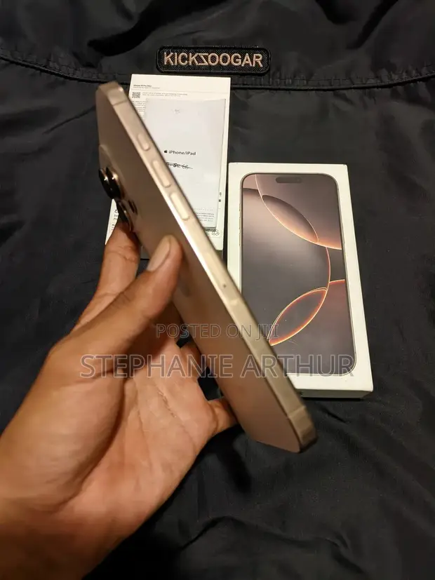 Apple iPhone 16 Pro 256GB Gold - 1