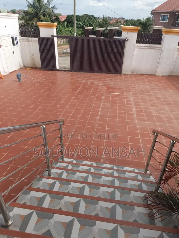 4 Bedroom En-suite House for Sale in Ahodwo, Kumasi - 1
