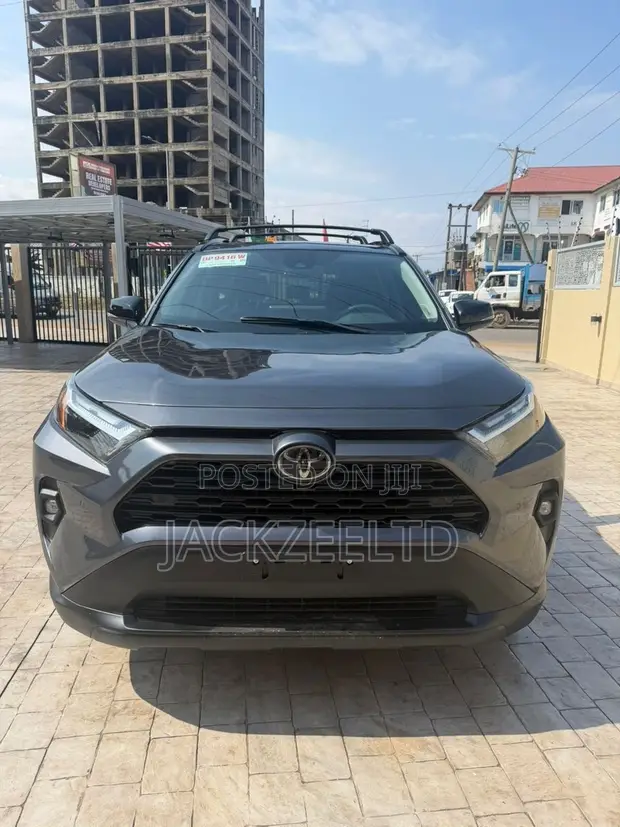 Toyota RAV4 XLE Premium AWD 2024 Gray - 1