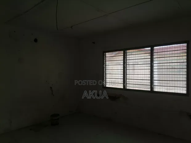 1 Bedroom Room & Parlour for Rent in Safety Saves, Baatsona Total - 1