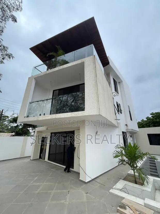 4-Bedroom Townhouse/Terrace for Rent in Labone, Accra - 1