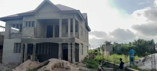5-Bedroom House for Sale in Kingspok, Takoradi - 1