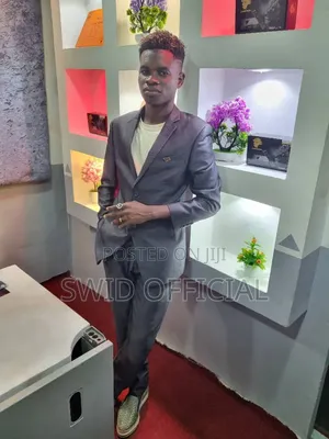 Zubairu CV - Marketing & Business Administration Graduate
