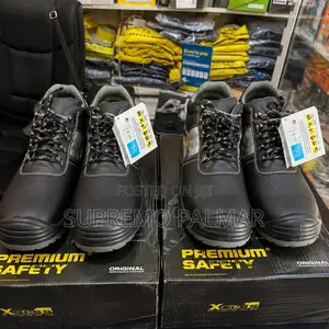 Men's Heavy Duty Safety Boots with Reflective Stripes - Size 40-45