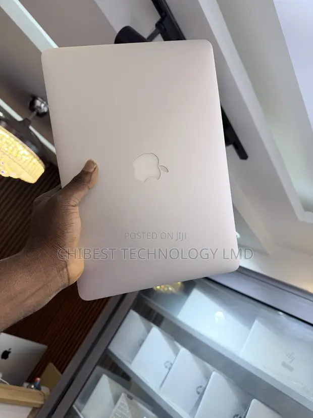 Apple MacBook Air 2013 13.3" Core i7 8GB RAM 256GB SSD - 1